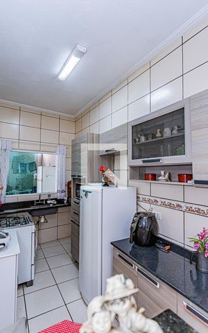 Casa à venda com 230m², 4 quartos e 2 vagas Casa à venda com 230m², 4 quartos e 2 vagasCozinha - edícula