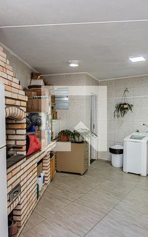 Casa à venda com 230m², 4 quartos e 2 vagas Casa à venda com 230m², 4 quartos e 2 vagasÁrea de serviço e quintal com churrasqueira