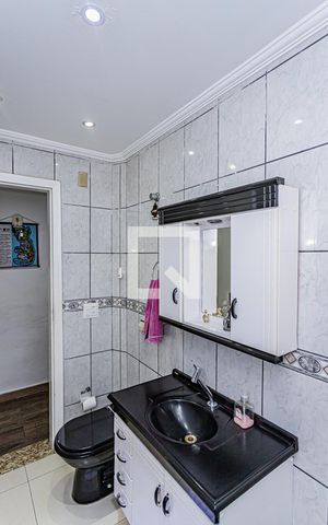 Casa à venda com 230m², 4 quartos e 2 vagas Casa à venda com 230m², 4 quartos e 2 vagasBanheiro