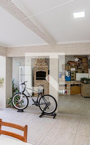 Casa à venda com 230m², 4 quartos e 2 vagas Casa à venda com 230m², 4 quartos e 2 vagasÁrea de serviço e quintal com churrasqueira