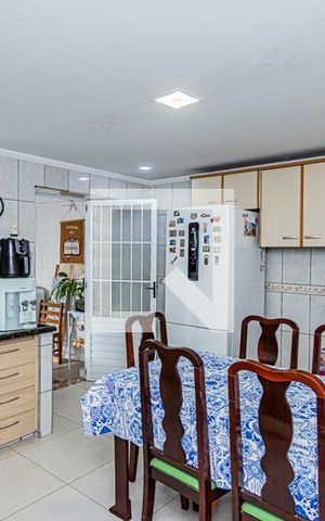 Casa à venda com 230m², 4 quartos e 2 vagas Casa à venda com 230m², 4 quartos e 2 vagasCozinha
