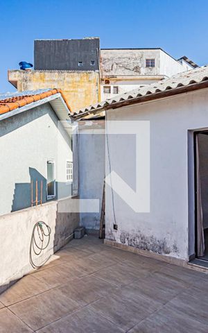 Casa à venda com 230m², 4 quartos e 2 vagas Casa à venda com 230m², 4 quartos e 2 vagasVaranda quarto