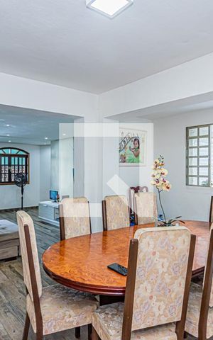 Casa à venda com 230m², 4 quartos e 2 vagas Casa à venda com 230m², 4 quartos e 2 vagasCopa