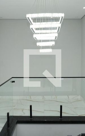 Casa à venda com 250m², 3 quartos e 2 vagasCorredor 