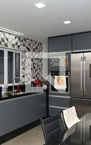 Casa à venda com 250m², 3 quartos e 2 vagasCozinha 