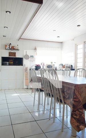 Casa à venda com 100m², 4 quartos e 6 vagasChurrasqueira