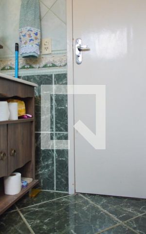 Casa à venda com 100m², 4 quartos e 6 vagasBanheiro Corredor 1