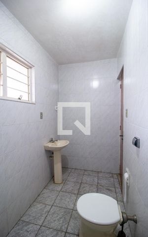 Casa para alugar com 120m², 3 quartos e 4 vagas Casa para alugar com 120m², 3 quartos e 4 vagasBanheiro 2