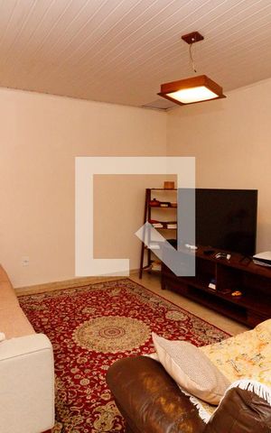Casa à venda com 360m², 3 quartos e 4 vagas Casa à venda com 360m², 3 quartos e 4 vagasSala