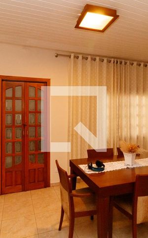 Casa à venda com 360m², 3 quartos e 4 vagas Casa à venda com 360m², 3 quartos e 4 vagasSala