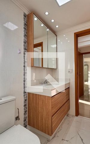 Apartamento para alugar com 100m², 2 quartos e 3 vagas Apartamento para alugar com 100m², 2 quartos e 3 vagasBanheiro da Suíte