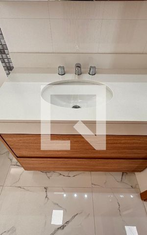 Apartamento para alugar com 100m², 2 quartos e 3 vagas Apartamento para alugar com 100m², 2 quartos e 3 vagasBanheiro da Suíte