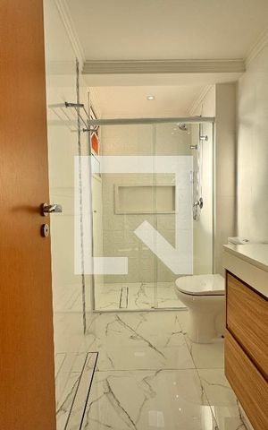 Apartamento para alugar com 100m², 2 quartos e 3 vagas Apartamento para alugar com 100m², 2 quartos e 3 vagasBanheiro da Suíte