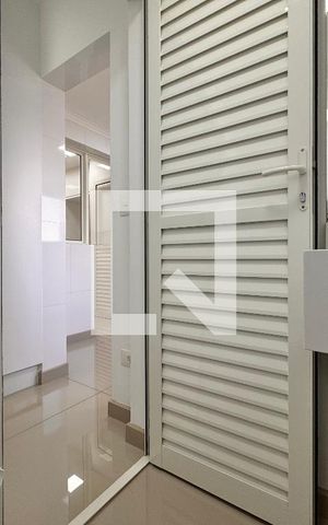 Apartamento para alugar com 100m², 2 quartos e 3 vagas Apartamento para alugar com 100m², 2 quartos e 3 vagasBanheiro de serviço