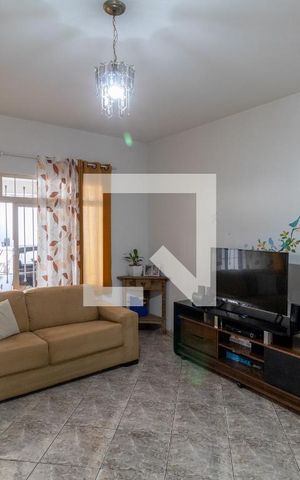 Casa à venda com 228m², 3 quartos e 6 vagas Casa à venda com 228m², 3 quartos e 6 vagasSala