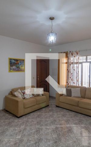Casa à venda com 228m², 3 quartos e 6 vagas Casa à venda com 228m², 3 quartos e 6 vagasSala
