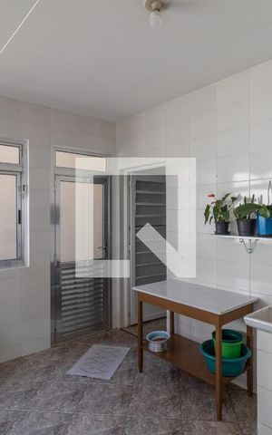 Casa à venda com 228m², 3 quartos e 6 vagas Casa à venda com 228m², 3 quartos e 6 vagasÁrea de Serviço