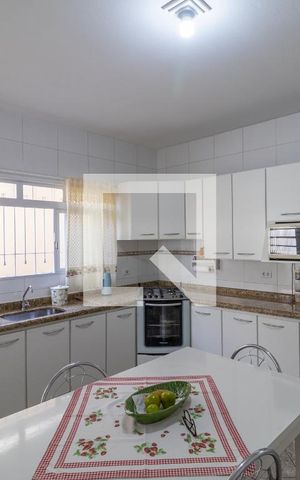 Casa à venda com 228m², 3 quartos e 6 vagas Casa à venda com 228m², 3 quartos e 6 vagasCozinha