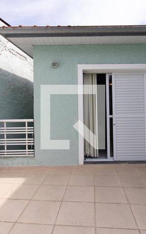 Casa à venda com 106m², 2 quartos e 2 vagas Casa à venda com 106m², 2 quartos e 2 vagasVaranda