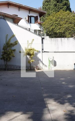 Casa para alugar com 278m², 4 quartos e 5 vagasQuintal