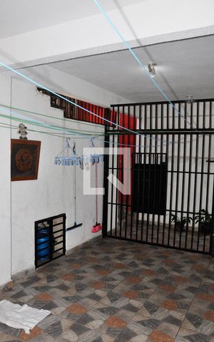 Casa à venda com 181m², 4 quartos e 2 vagasCasa 01 - Quintal e Área de Serviço