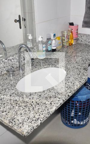 Casa à venda com 181m², 4 quartos e 2 vagasCasa 01 - Banheiro Social
