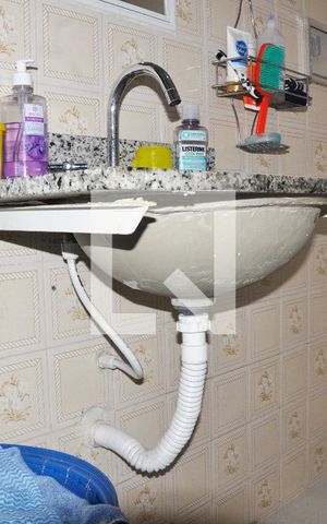 Casa à venda com 181m², 4 quartos e 2 vagasCasa 01 - Banheiro Social