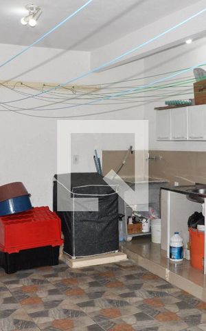 Casa à venda com 181m², 4 quartos e 2 vagasCasa 01 - Quintal e Área de Serviço