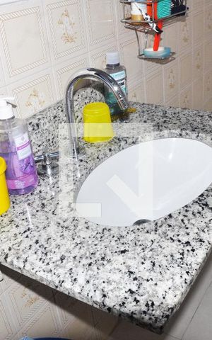 Casa à venda com 181m², 4 quartos e 2 vagasCasa 01 - Banheiro Social