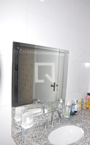 Casa à venda com 181m², 4 quartos e 2 vagasCasa 01 - Banheiro Social