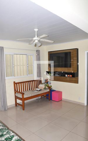 Casa à venda com 181m², 4 quartos e 2 vagasCasa 01 - Sala