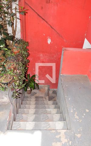 Casa à venda com 181m², 4 quartos e 2 vagasEscada Casa 02