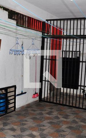 Casa à venda com 181m², 4 quartos e 2 vagasCasa 01 - Quintal e Área de Serviço