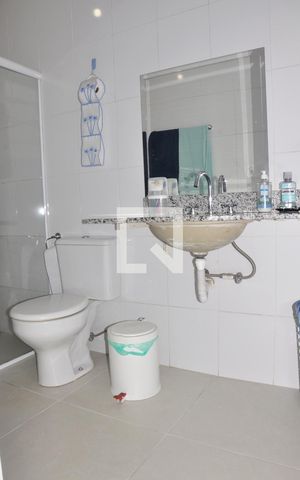 Casa à venda com 181m², 4 quartos e 2 vagasCasa 01 - Banheiro Social
