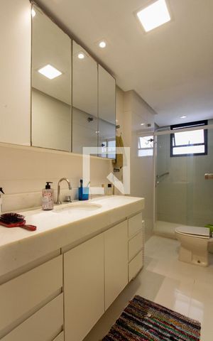 Apartamento à venda com 200m², 4 quartos e 3 vagas Apartamento à venda com 200m², 4 quartos e 3 vagasBanheiro