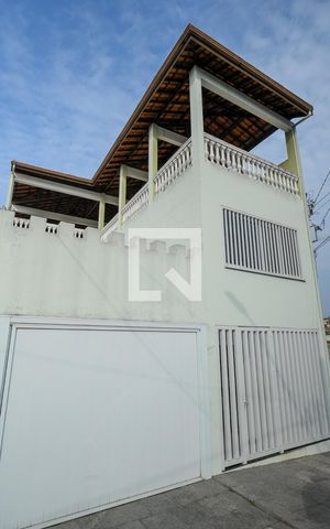 Casa à venda com 514m², 3 quartos e 8 vagas Casa à venda com 514m², 3 quartos e 8 vagasFachada