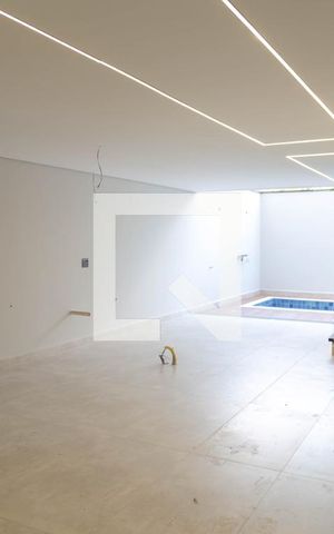 Casa à venda com 300m², 3 quartos e 5 vagas Casa à venda com 300m², 3 quartos e 5 vagasÁrea Externa