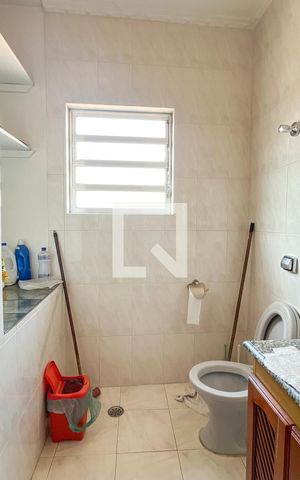 Casa à venda com 175m², 3 quartos e 2 vagas Casa à venda com 175m², 3 quartos e 2 vagasBanheiro