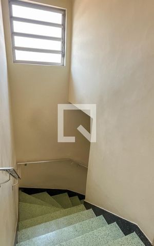 Casa à venda com 175m², 3 quartos e 2 vagas Casa à venda com 175m², 3 quartos e 2 vagasEscada