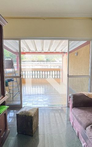Casa à venda com 175m², 3 quartos e 2 vagas Casa à venda com 175m², 3 quartos e 2 vagasSala