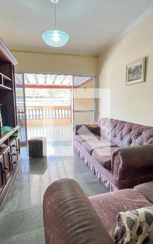 Casa à venda com 175m², 3 quartos e 2 vagas Casa à venda com 175m², 3 quartos e 2 vagasSala