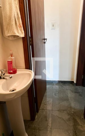 Casa à venda com 175m², 3 quartos e 2 vagas Casa à venda com 175m², 3 quartos e 2 vagasLavabo