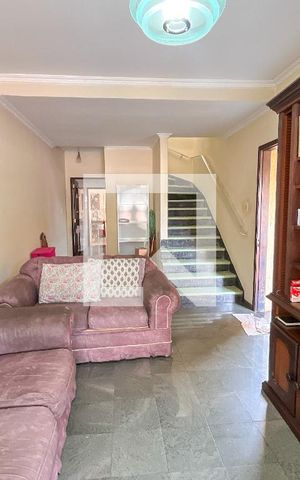 Casa à venda com 175m², 3 quartos e 2 vagas Casa à venda com 175m², 3 quartos e 2 vagasSala