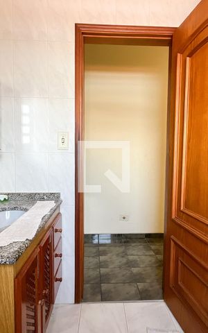 Casa à venda com 175m², 3 quartos e 2 vagas Casa à venda com 175m², 3 quartos e 2 vagasBanheiro