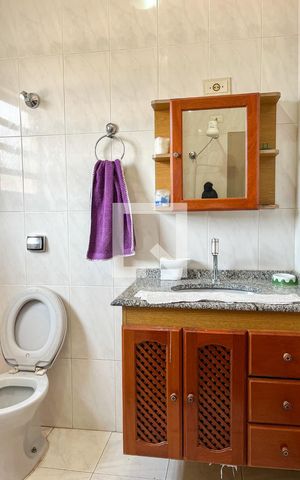 Casa à venda com 175m², 3 quartos e 2 vagas Casa à venda com 175m², 3 quartos e 2 vagasBanheiro