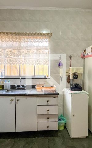 Casa à venda com 175m², 3 quartos e 2 vagas Casa à venda com 175m², 3 quartos e 2 vagasCozinha