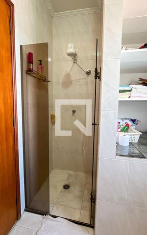 Casa à venda com 175m², 3 quartos e 2 vagas Casa à venda com 175m², 3 quartos e 2 vagasBanheiro