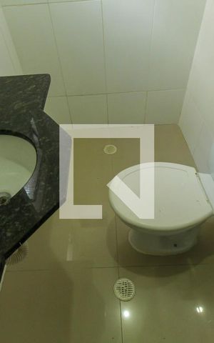 Casa de condomínio à venda com 40m², 2 quartos e 1 vaga Casa de condomínio à venda com 40m², 2 quartos e 1 vagaBanheiro do Quarto 2