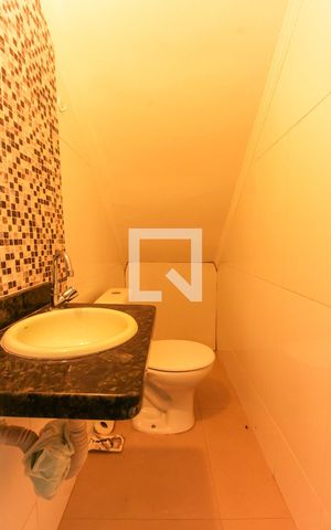 Casa de condomínio à venda com 40m², 2 quartos e 1 vaga Casa de condomínio à venda com 40m², 2 quartos e 1 vagaBanheiro Social