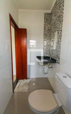 Casa de condomínio à venda com 40m², 2 quartos e 1 vaga Casa de condomínio à venda com 40m², 2 quartos e 1 vagaBanheiro do Quarto 1